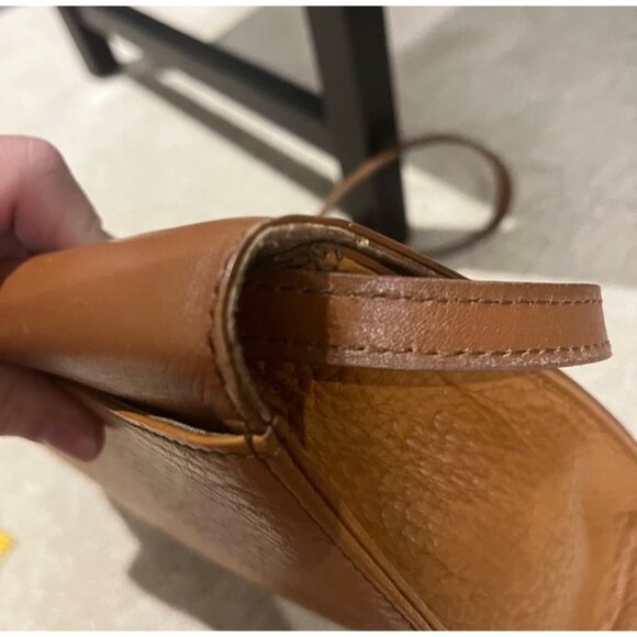 Burberry Vintage Brown Leather Crossbody Bag With Adjustable Strap - Picture 4 of 13